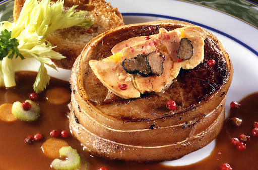 Gastronomie Périgord, foie gras, truffe noire et confit de canard, spécialités Dordogne